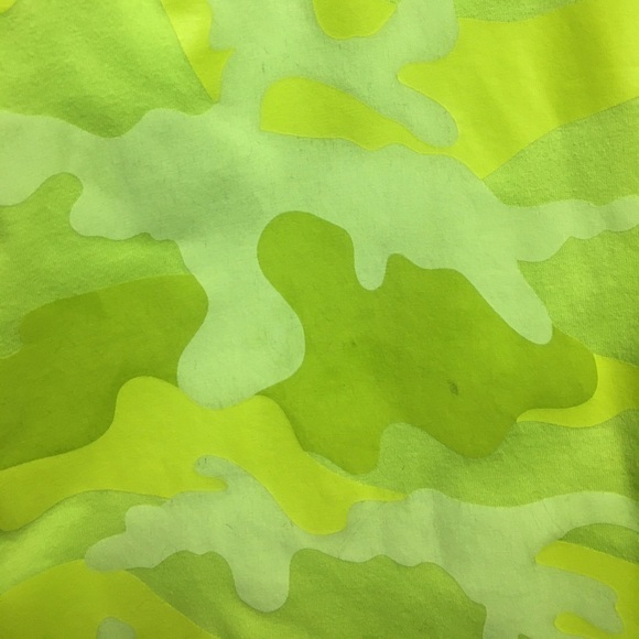 NWOT Men’s Valentino Fluorescent yellow camo tshirt - Picture 14 of 16